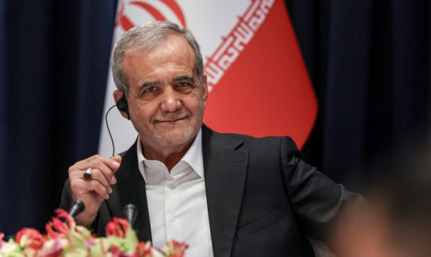 بر اساس منافع با شرق و غرب تعامل خواهیم کرد بر اساس منافع با شرق و غرب تعامل خواهیم کرد