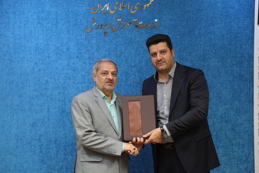 پیام تبریک پایگاه خبری قاصدک شرق به دکتر علی صادقی