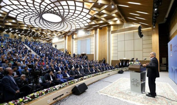دانشگاه باید کشور را در قله علم، توانایی، هنر و تکنولوژی قرار دهد دانشگاه باید کشور را در قله علم، توانایی، هنر و تکنولوژی قرار دهد