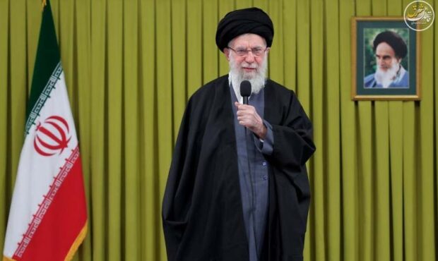 امام خامنهای: مردم ایران با حضور خود دشمن را مأیوس و ایران را سربلند کردند امام خامنهای: مردم ایران با حضور خود دشمن را مأیوس و ایران را سربلند کردند