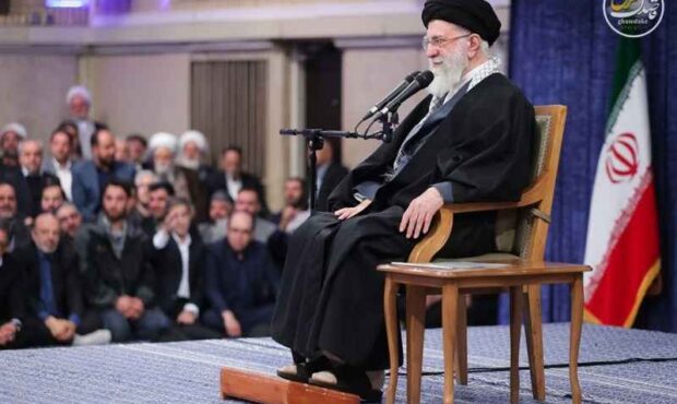 رهبر معظم انقلاب: قدرت ایمان، ناوهای دشمن را غرق می‌کند