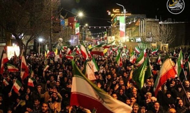 خیابان؛ جلوه وحدت ملی و سرمایه اجتماعی بالای نظام اسلامی خیابان؛ جلوه وحدت ملی و سرمایه اجتماعی بالای نظام اسلامی