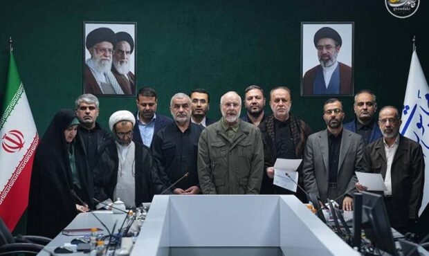 حضور قالیباف در مجلس/ اعضای هیئت رئیسه سوگند یاد کردند حضور قالیباف در مجلس/ اعضای هیئت رئیسه سوگند یاد کردند