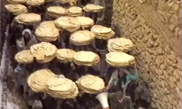 اهدیای مردمی روستای تفریجان به رزمندگان جبهههای حق علیه باطل: حمایتی بیادعا از انقلاب و راهیان کربلا+ فیلم
