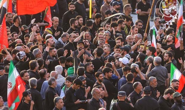 «عزا عزاست امروز؛ خامنهای شهید پیشِ خداست امروز» «عزا عزاست امروز؛ خامنهای شهید پیشِ خداست امروز»