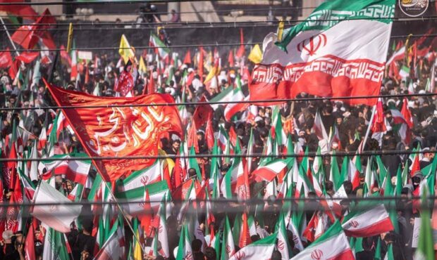 روایت یک پرچم؛ نماد خونخواهیِ ملت روایت یک پرچم؛ نماد خونخواهیِ ملت