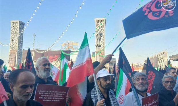 اقامه عزای اربعین در خیابانهای پایتخت؛ جاماندگان به میدان آمدند اقامه عزای اربعین در خیابانهای پایتخت؛ جاماندگان به میدان آمدند