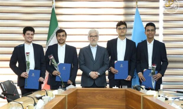اعطای تسهیلات 500 میلیارد تومانی به تیم ملی المیپاد هوشمصنوعی اعطای تسهیلات 500 میلیارد تومانی به تیم ملی المیپاد هوشمصنوعی