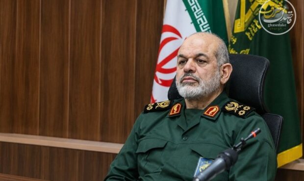 سرلشکر وحیدی: جوان ایرانی در هر میدانی از عزت میهن خود دفاع می‌کند