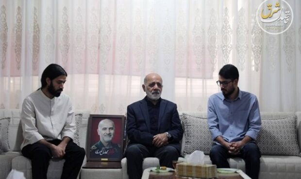 رئیس ستاد کل نیروهای مسلح: راه و نقشآفرینی شهید اسدی ماندگار است / اعطای درجه سرلشکری به خانواده شهید رئیس ستاد کل نیروهای مسلح: راه و نقشآفرینی شهید اسدی ماندگار است / اعطای درجه سرلشکری به خانواده شهید
